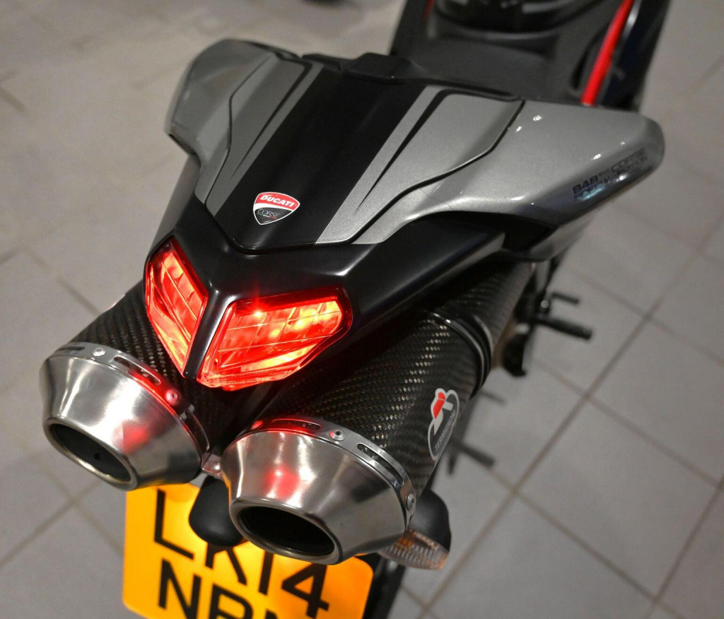 DUCATI 848