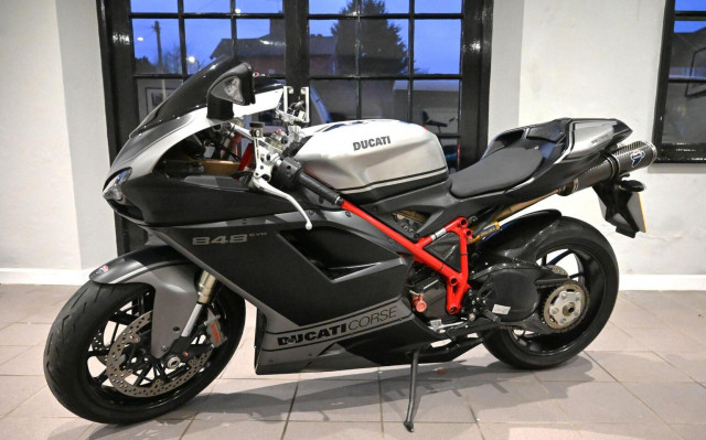 DUCATI 848