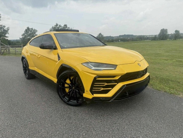 LAMBORGHINI URUS