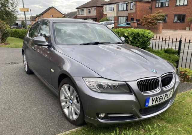 BMW 3 SERIES 2.0 320i Exclusive Edition Saloon