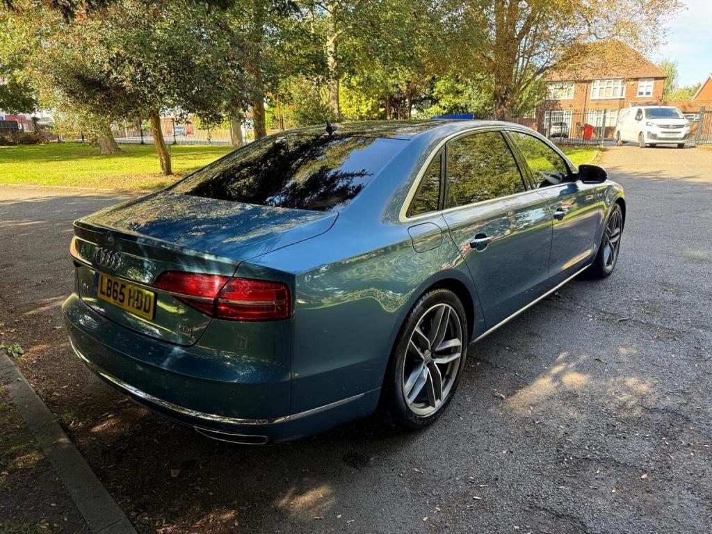 AUDI A8