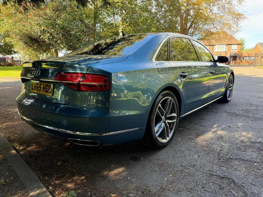 AUDI A8