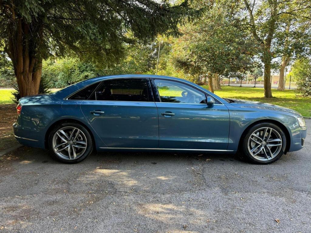 AUDI A8