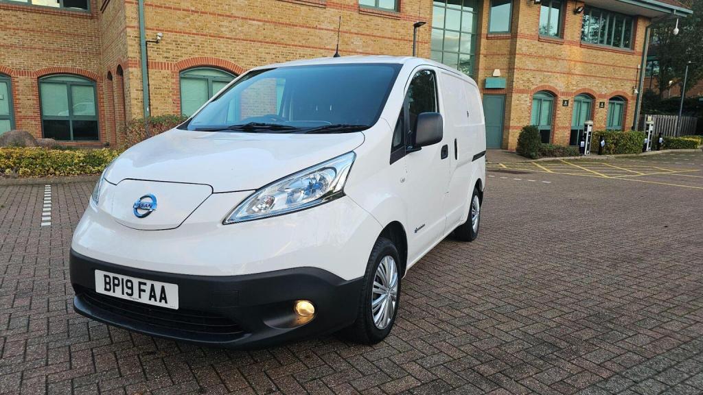 NISSAN E-NV200