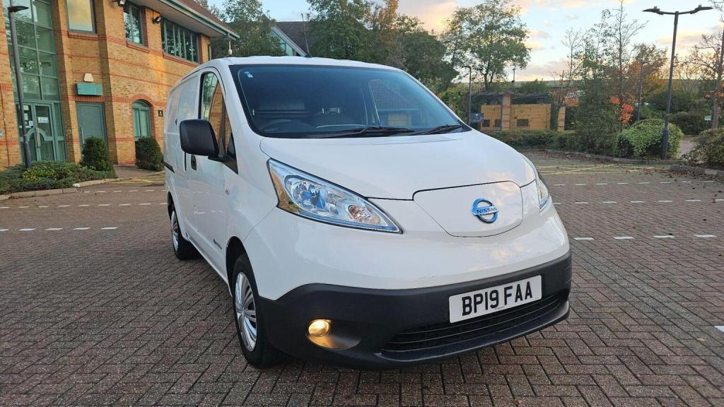 NISSAN E-NV200