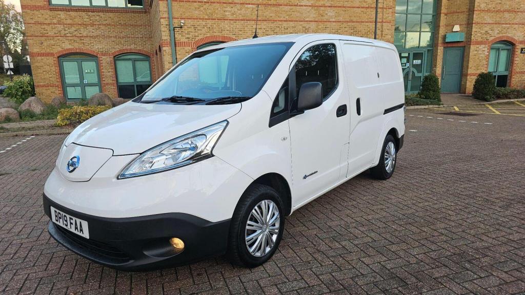 NISSAN E-NV200