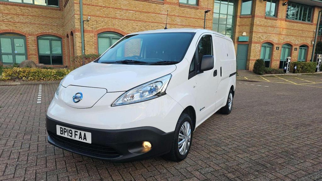 NISSAN E-NV200