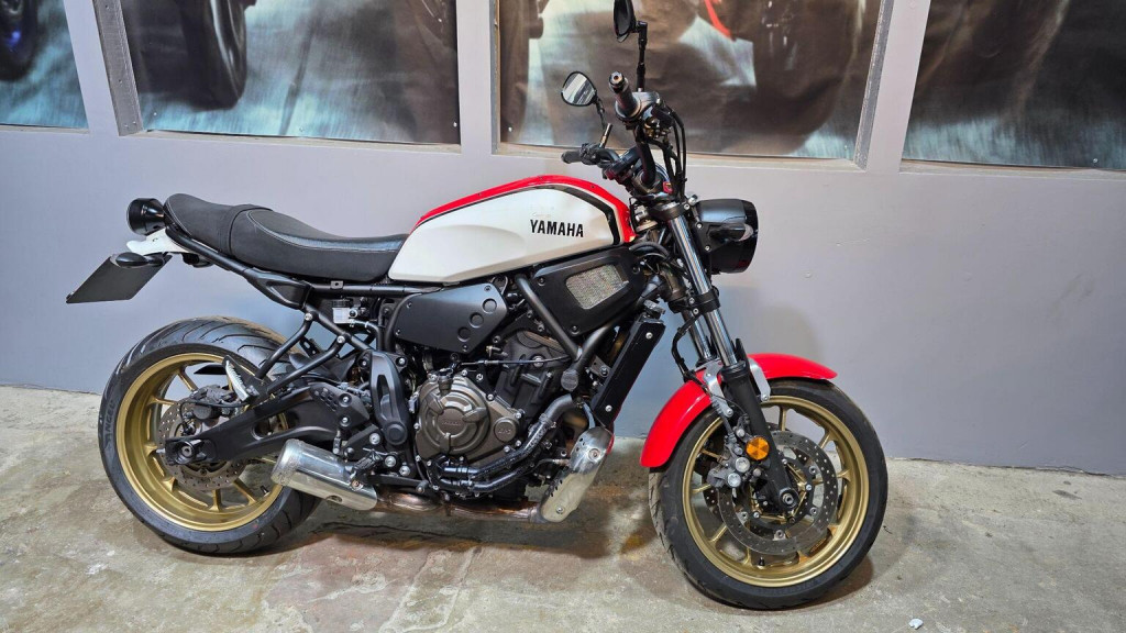 YAMAHA XSR700
