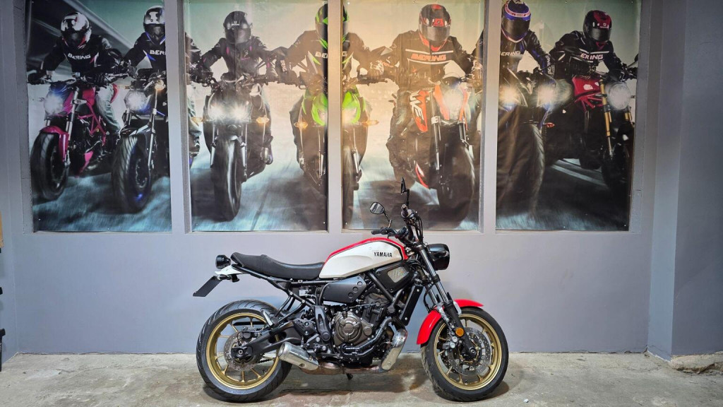 YAMAHA XSR700