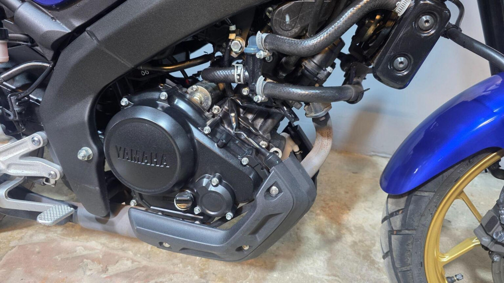 YAMAHA 
