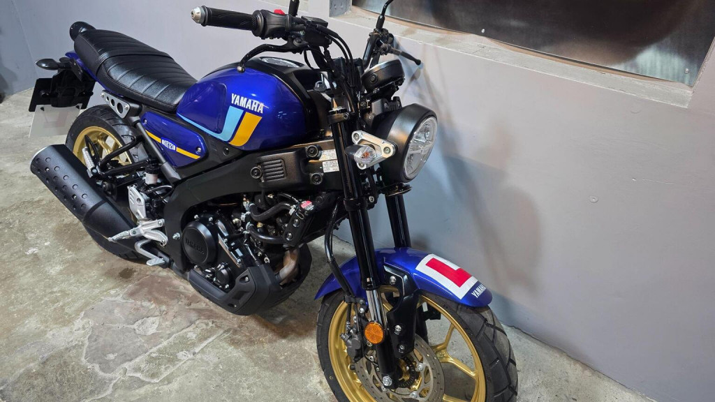 YAMAHA 
