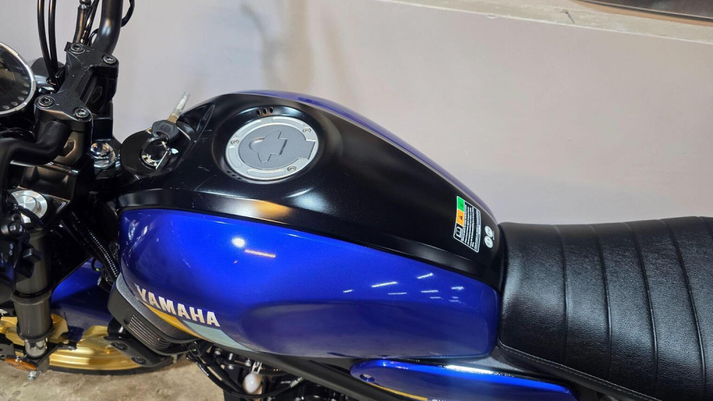 YAMAHA 