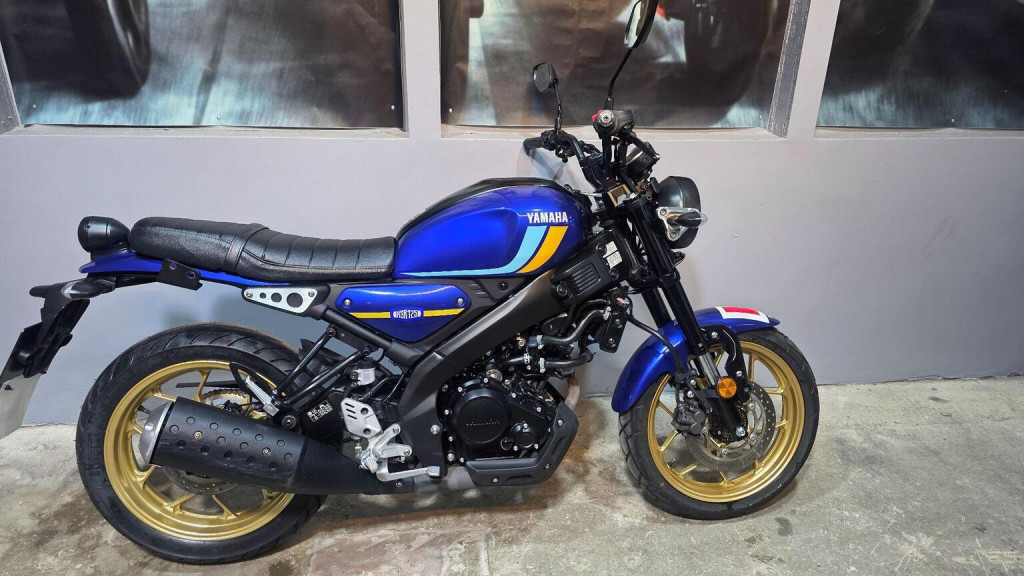 YAMAHA 