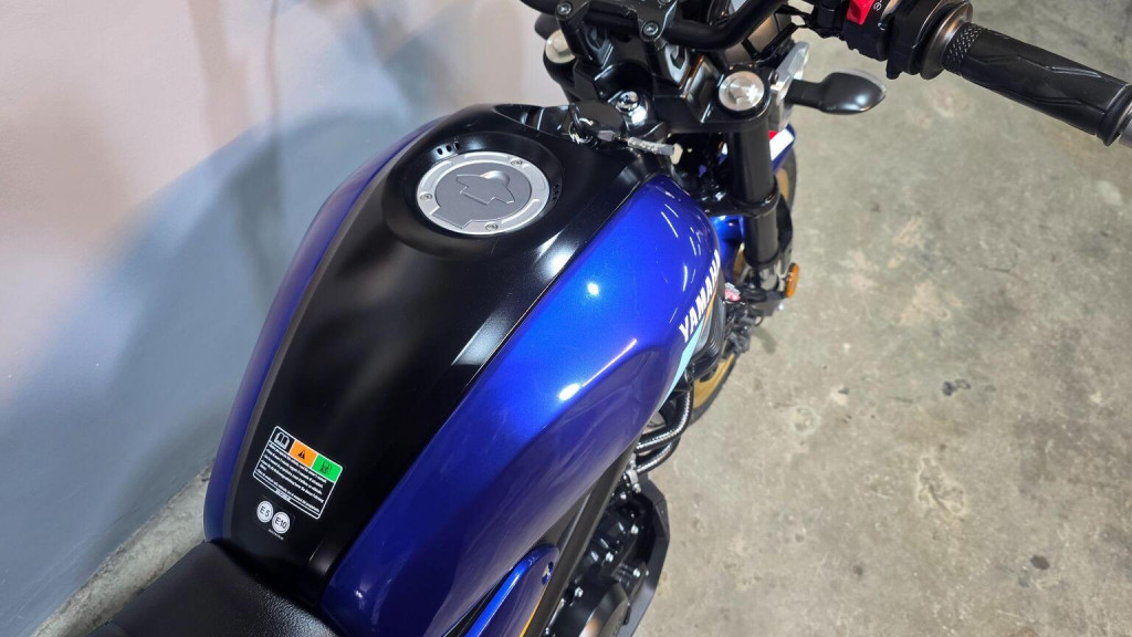 YAMAHA 