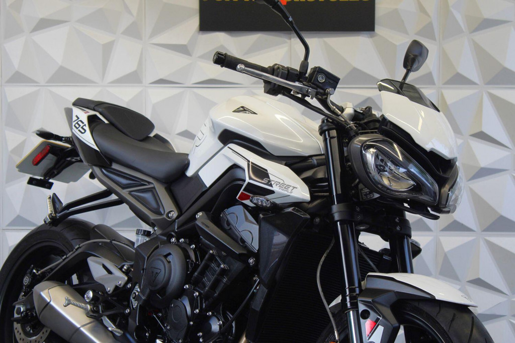 TRIUMPH STREET TRIPLE 765