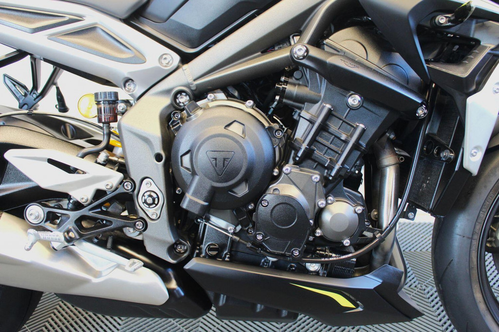 TRIUMPH STREET TRIPLE 765