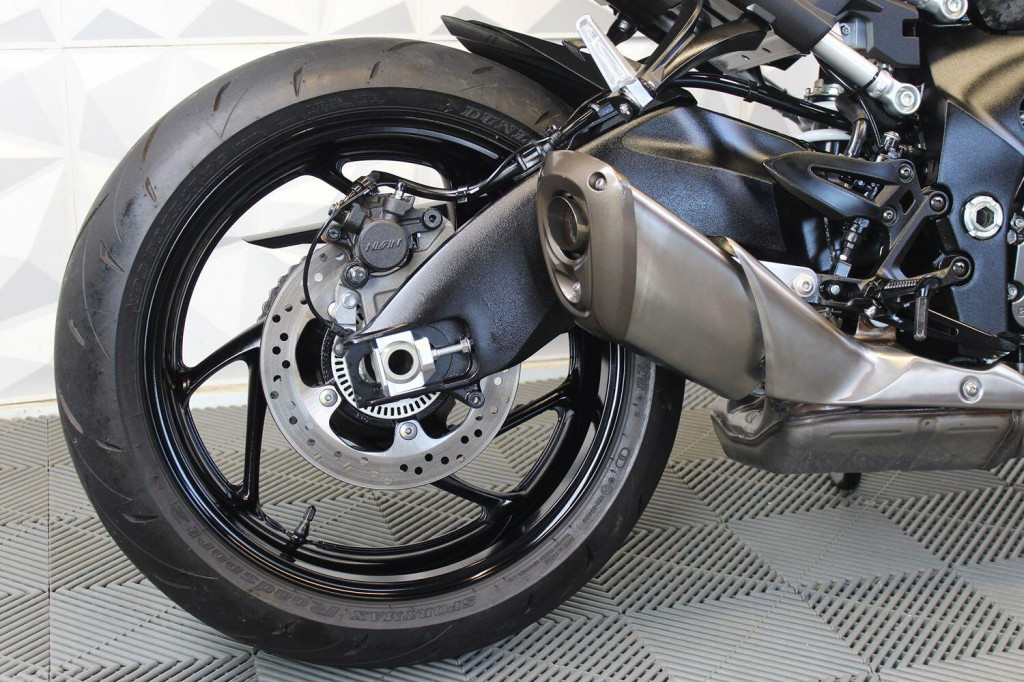 SUZUKI GSX-S1000
