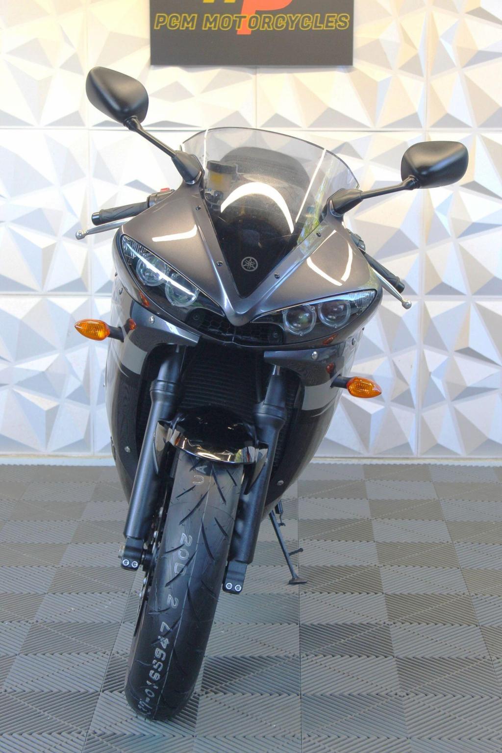 YAMAHA R6