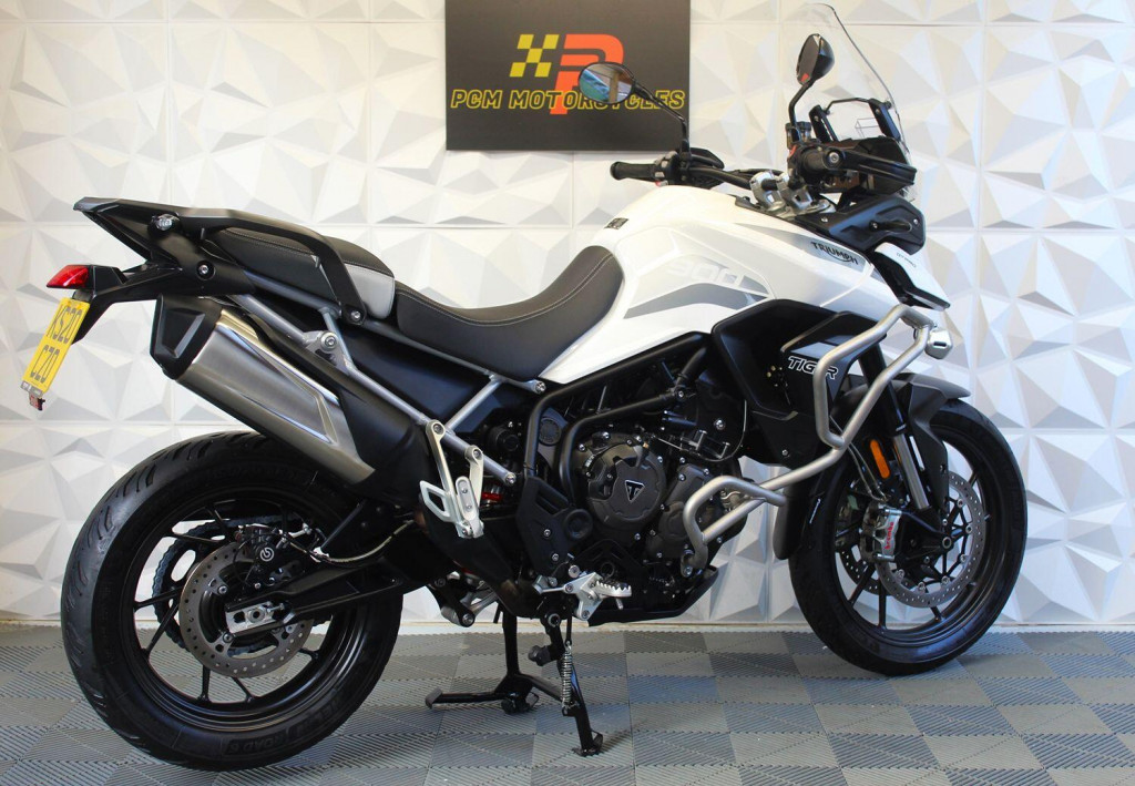 TRIUMPH TIGER 900