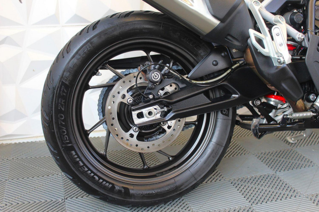 TRIUMPH TIGER 900
