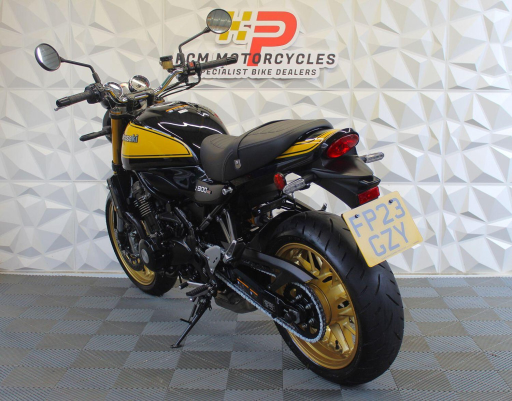 KAWASAKI Z900