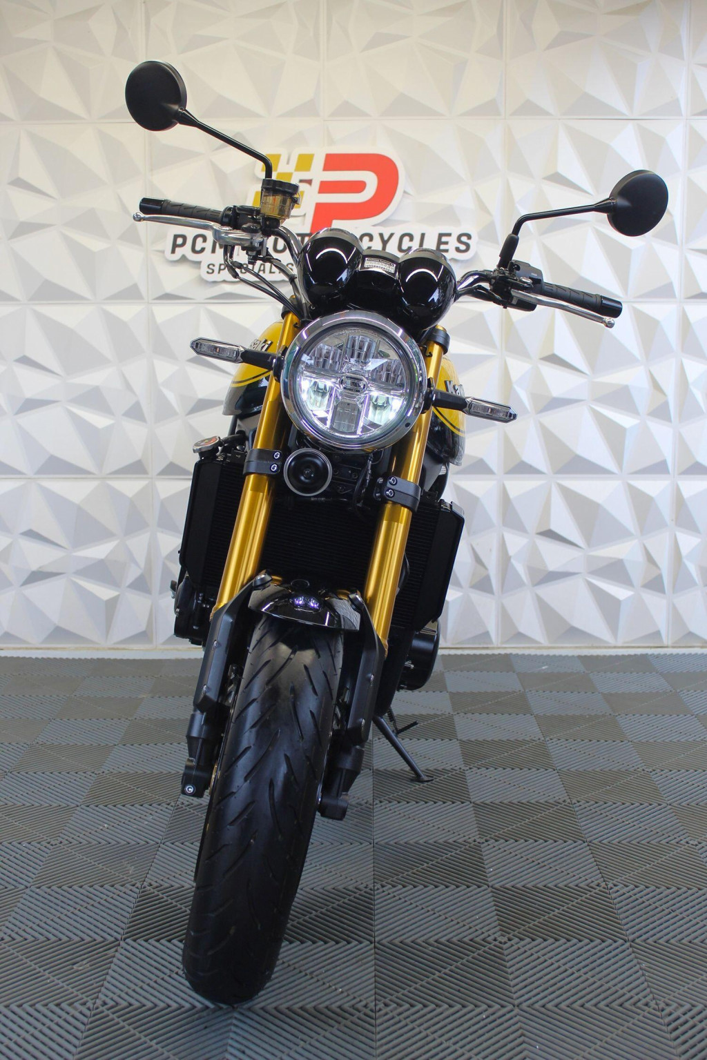 KAWASAKI Z900