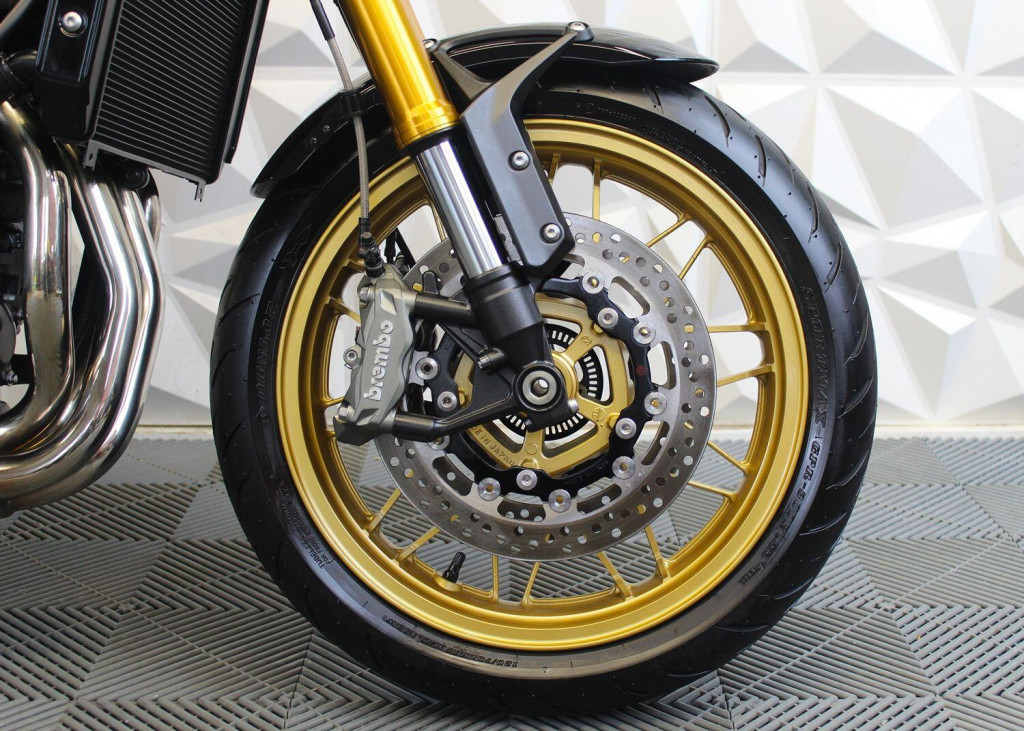 KAWASAKI Z900