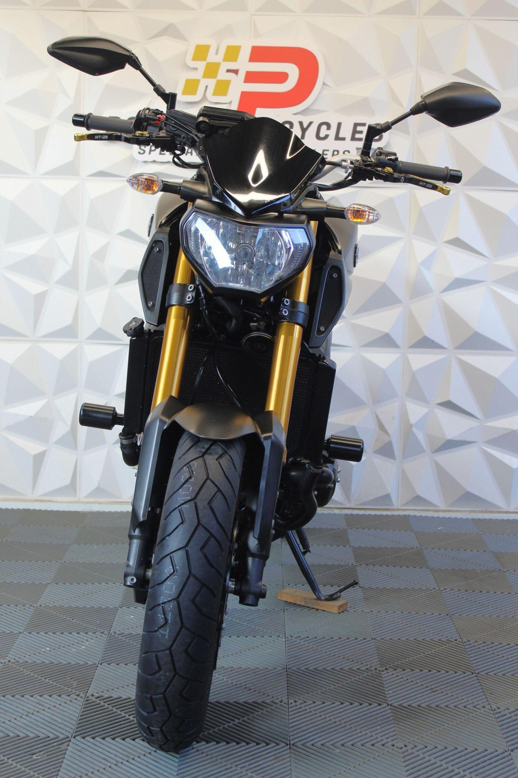YAMAHA MT-09