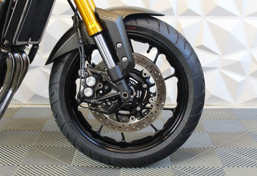 YAMAHA MT-09
