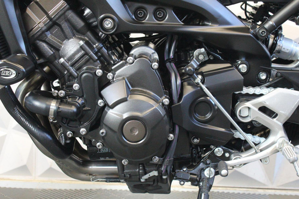 YAMAHA MT-09