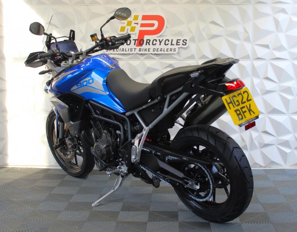 TRIUMPH TIGER 900