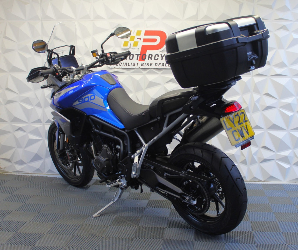 TRIUMPH TIGER 900