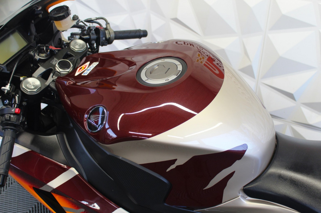 HONDA CBR1000RR Fireblade