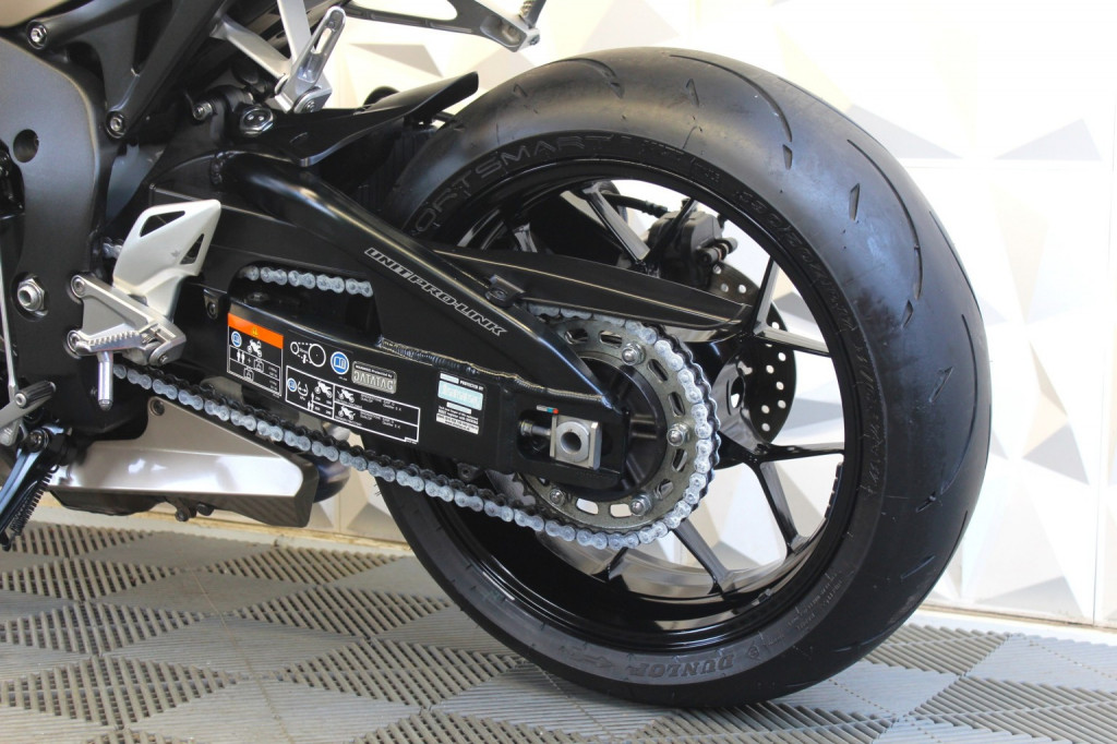 HONDA CBR1000RR Fireblade