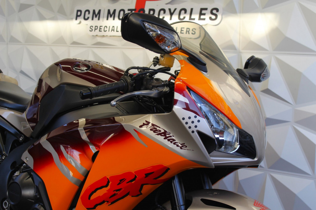 HONDA CBR1000RR Fireblade