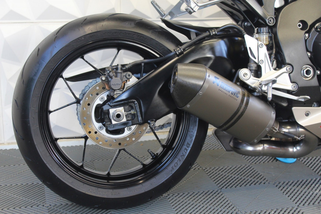 HONDA CBR1000RR Fireblade