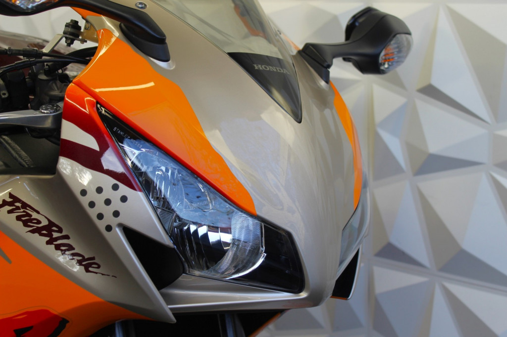 HONDA CBR1000RR Fireblade