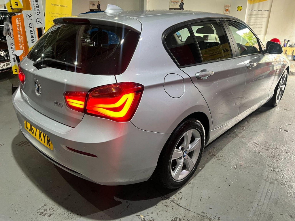BMW 1 SERIES