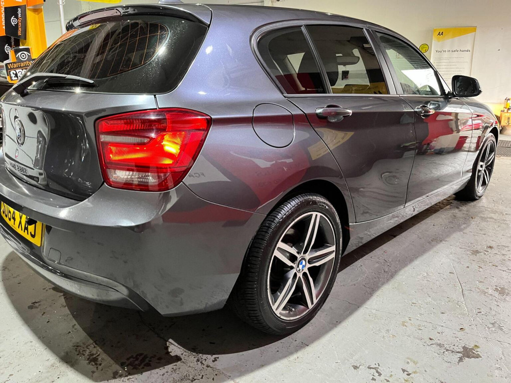 BMW 1 SERIES