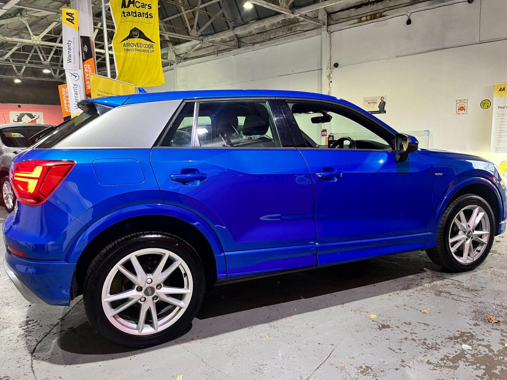 AUDI Q2