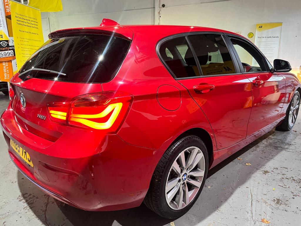 BMW 1 SERIES