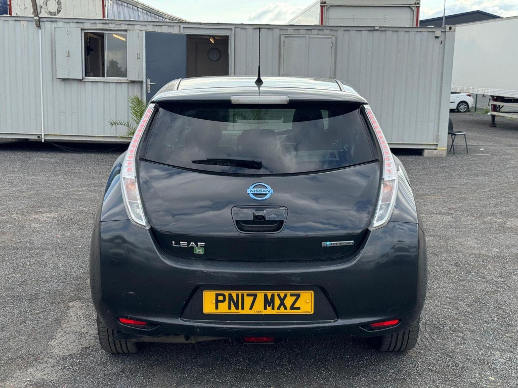 NISSAN LEAF