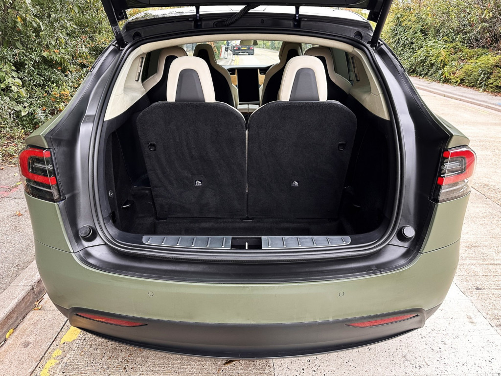 TESLA MODEL X