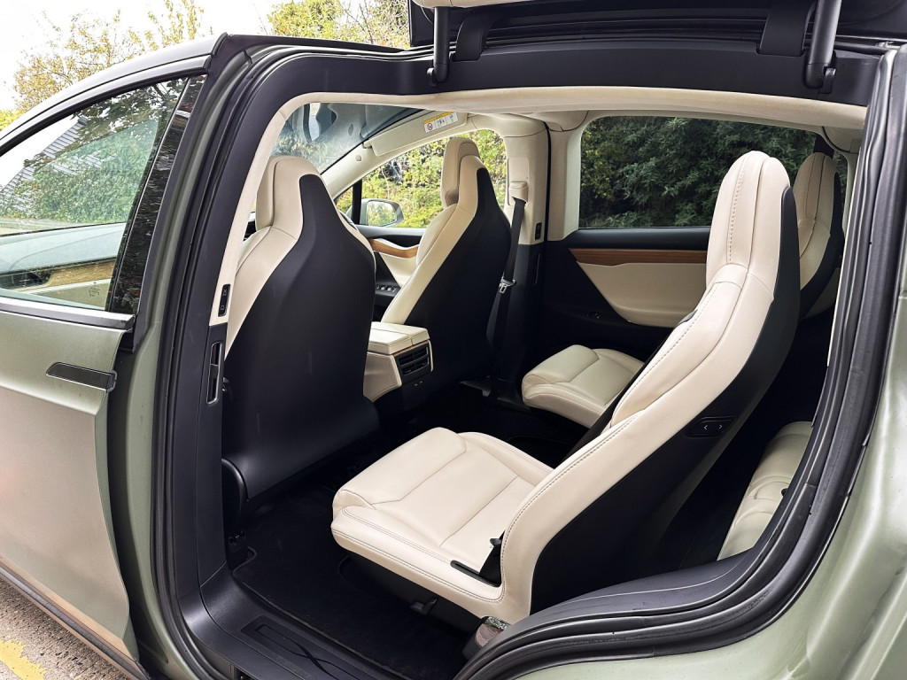 TESLA MODEL X