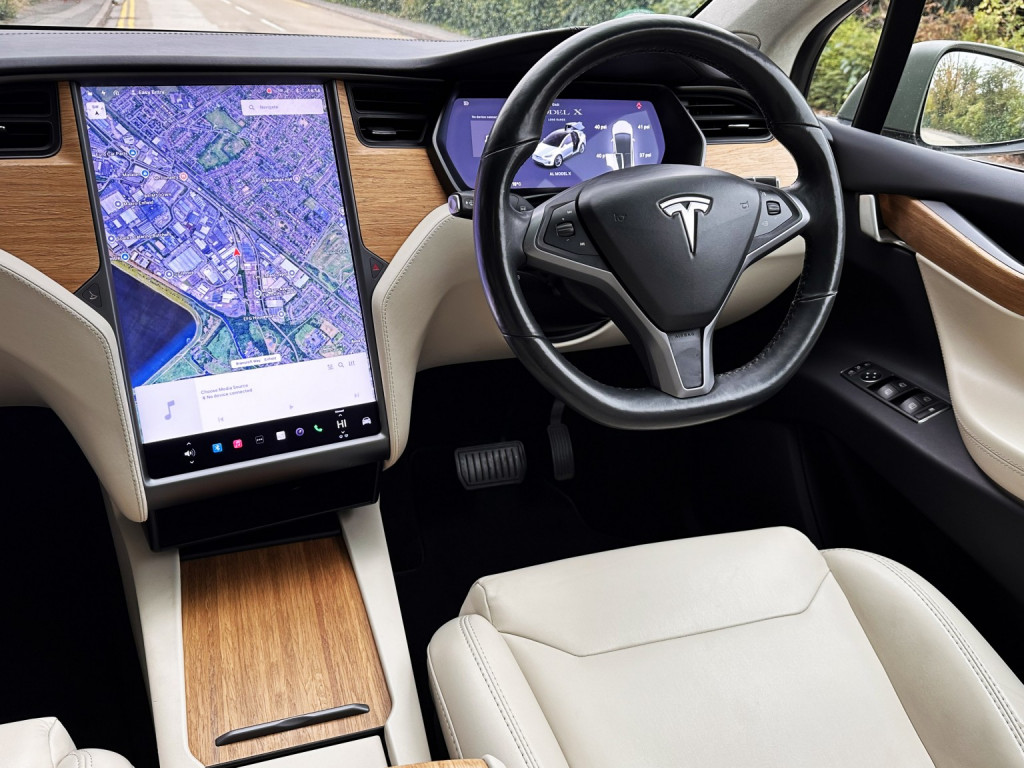 TESLA MODEL X