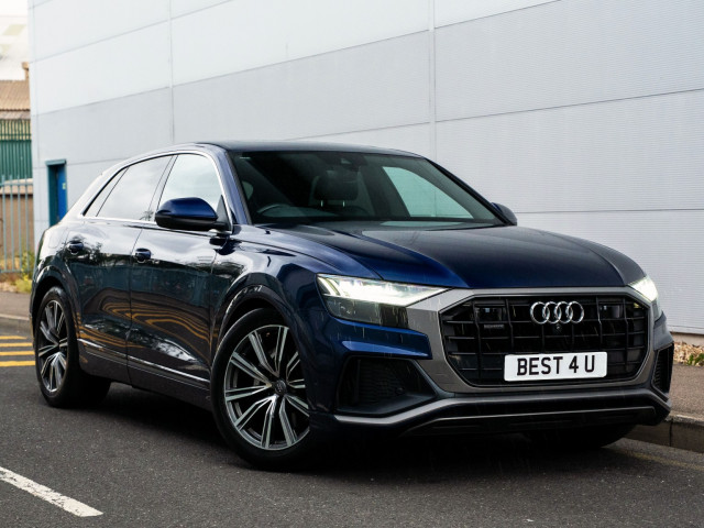 AUDI Q8