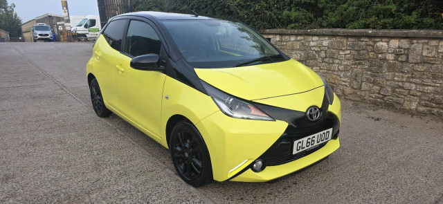 TOYOTA AYGO 1.0 VVT-i x-cite 3 Yellow Bi-Tone Euro 6 5dr