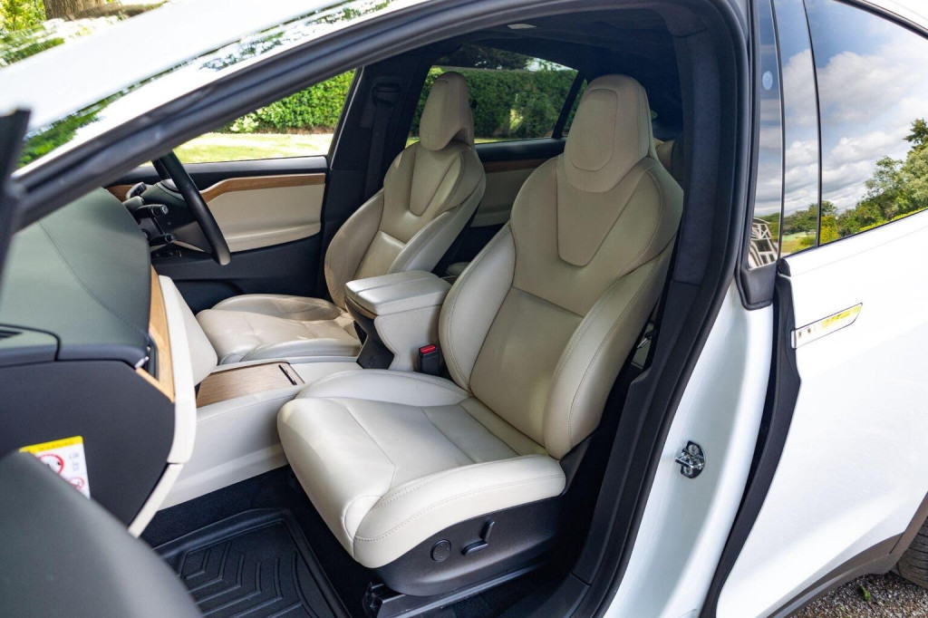 TESLA MODEL X