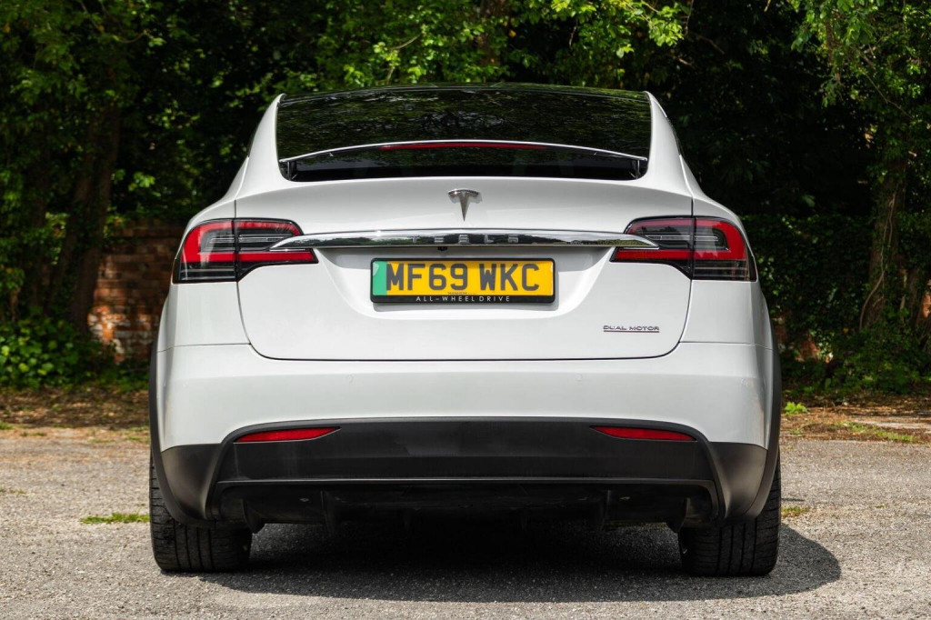 TESLA MODEL X