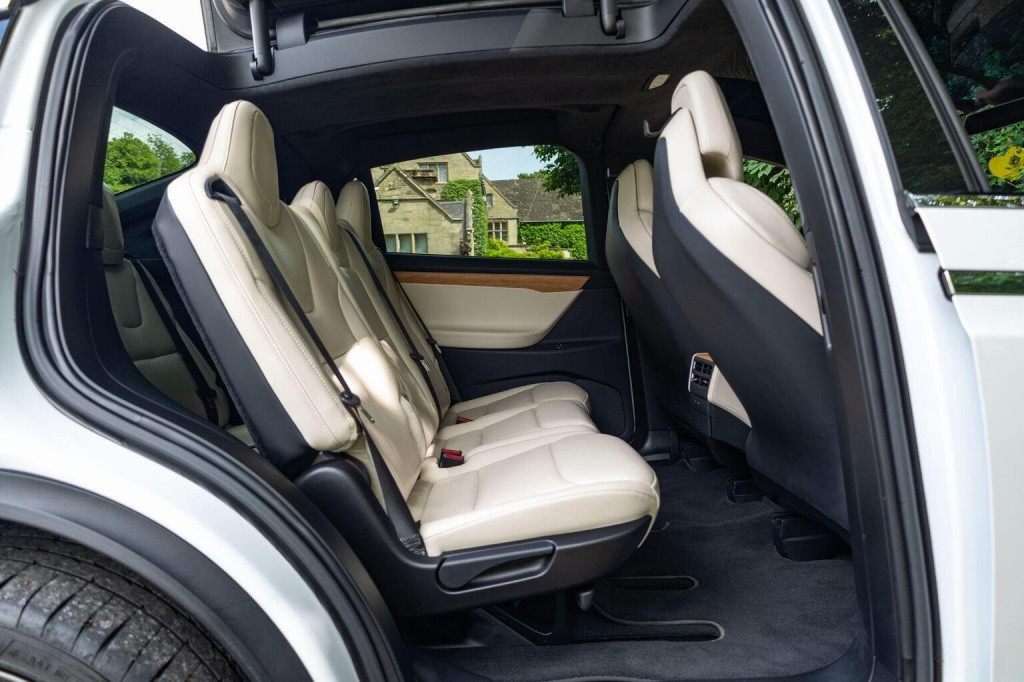 TESLA MODEL X